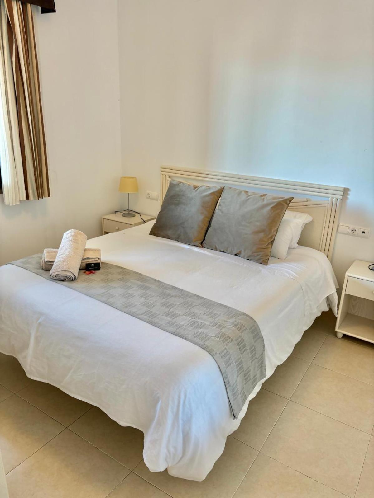 Apartment With Sea View Pool & Private Parking カルプ エクステリア 写真